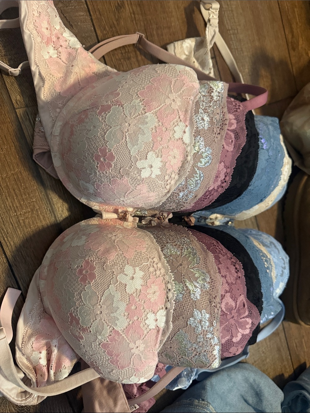 Victoria's Secret Pink Floral Lace Push-Up Bra